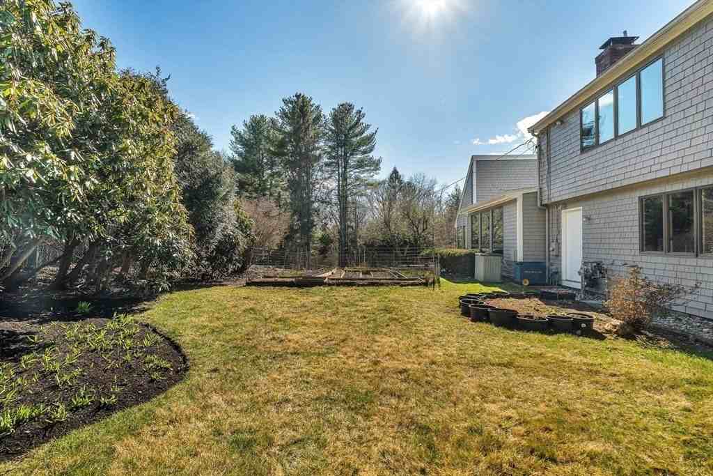 39 Kings Grant Rd - Photo 5 of 35