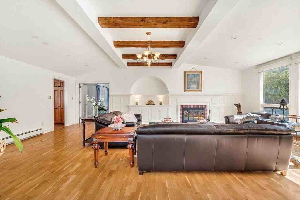 39 Kings Grant Rd - Photo 7 of 35