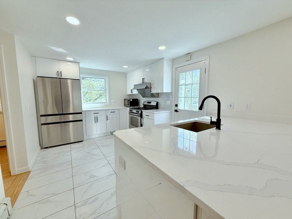 6 Larch St - Photo 5 of 29