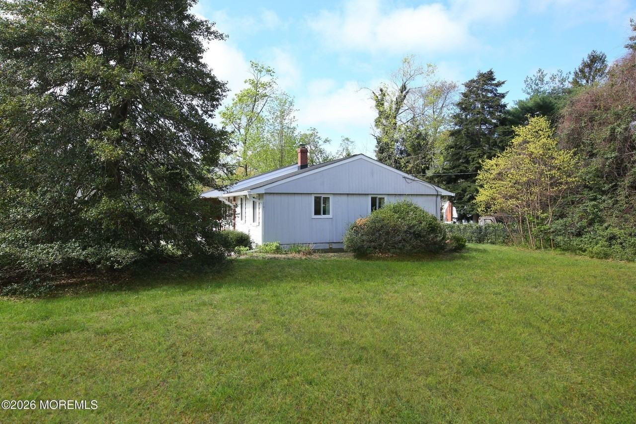 29 Demmert Ave - Photo 4 of 40