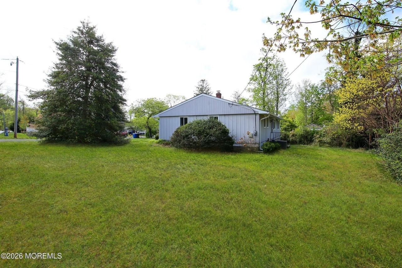 29 Demmert Ave - Photo 5 of 40