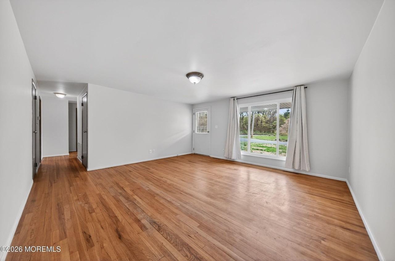 29 Demmert Ave - Photo 6 of 40