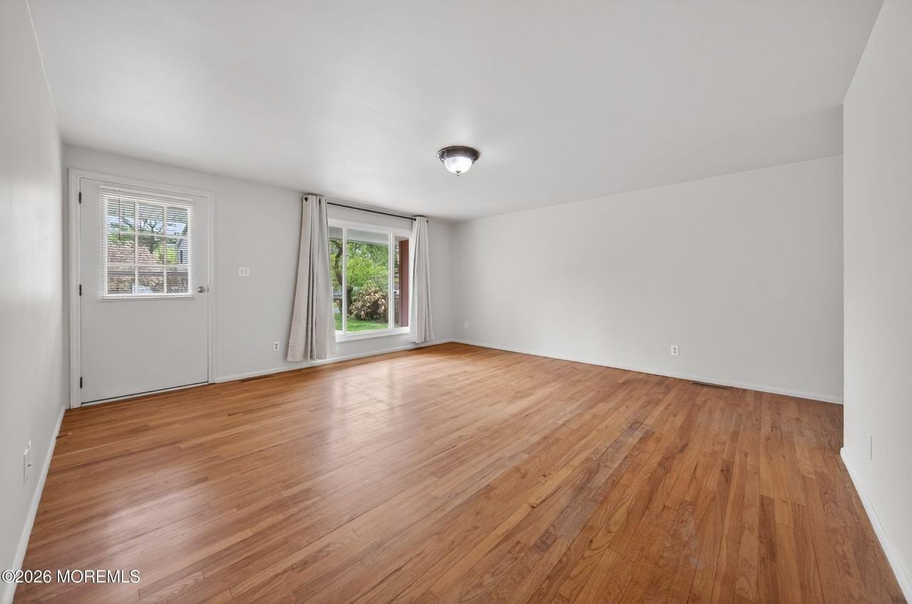29 Demmert Ave - Photo 7 of 40