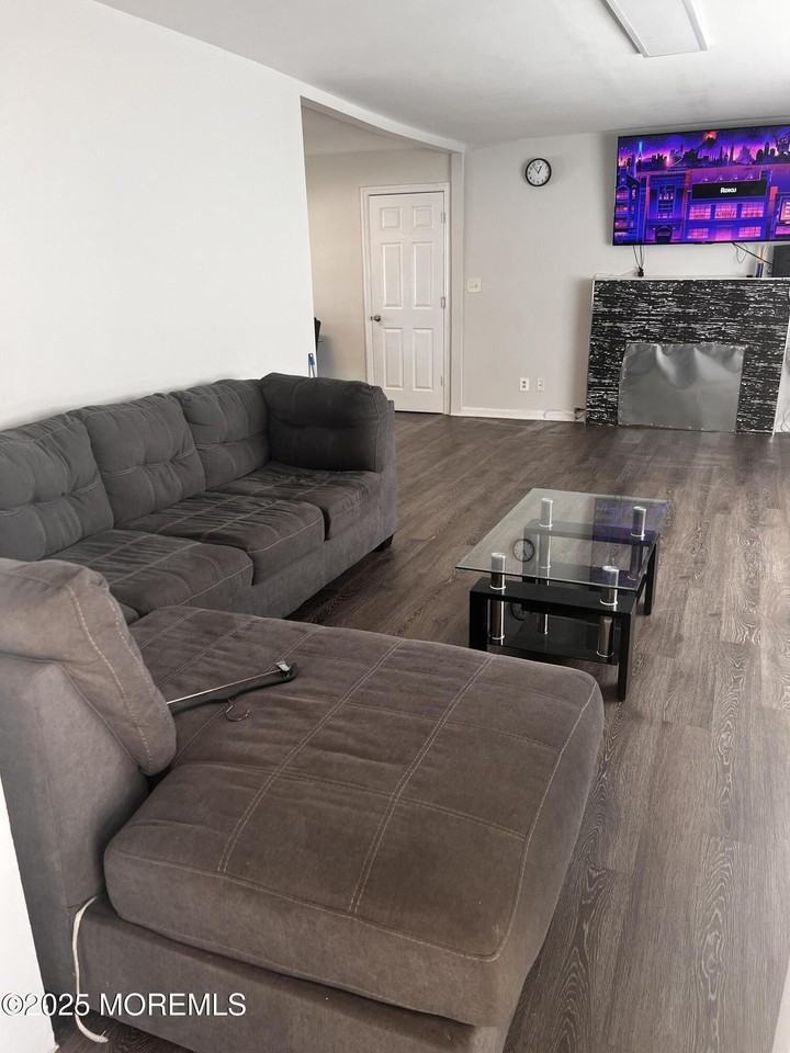 479 Cedar Ave - Photo 3 of 13