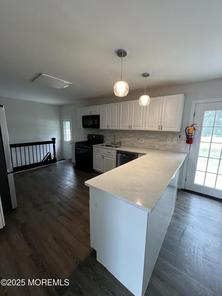 479 Cedar Ave - Photo 5 of 13
