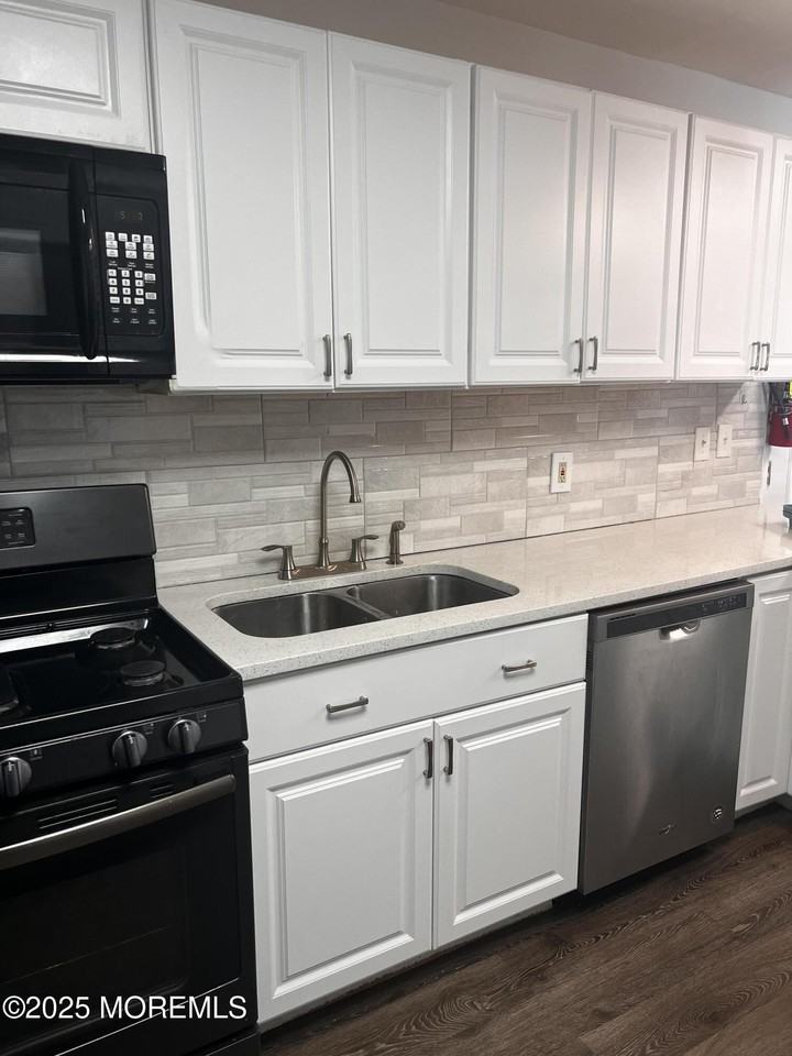 479 Cedar Ave - Photo 6 of 13