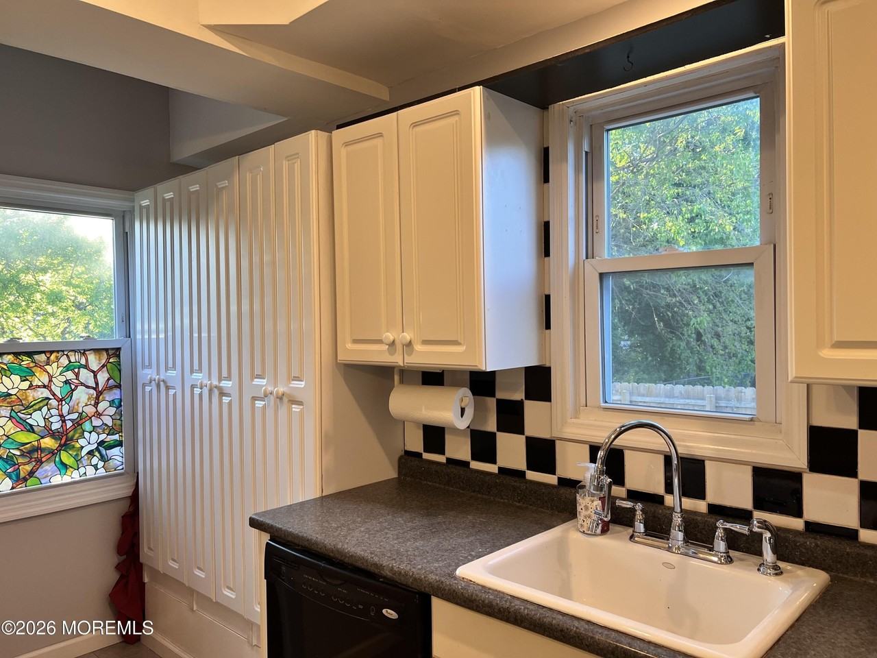 391 Monmouth Ave #1 - Photo 5 of 26