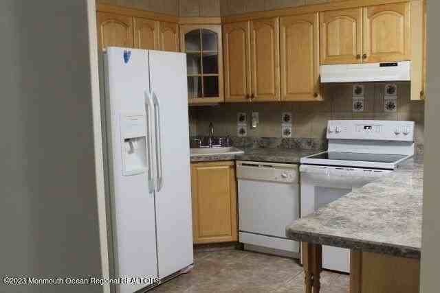 134 Amberly Dr #F - Photo 2 of 23