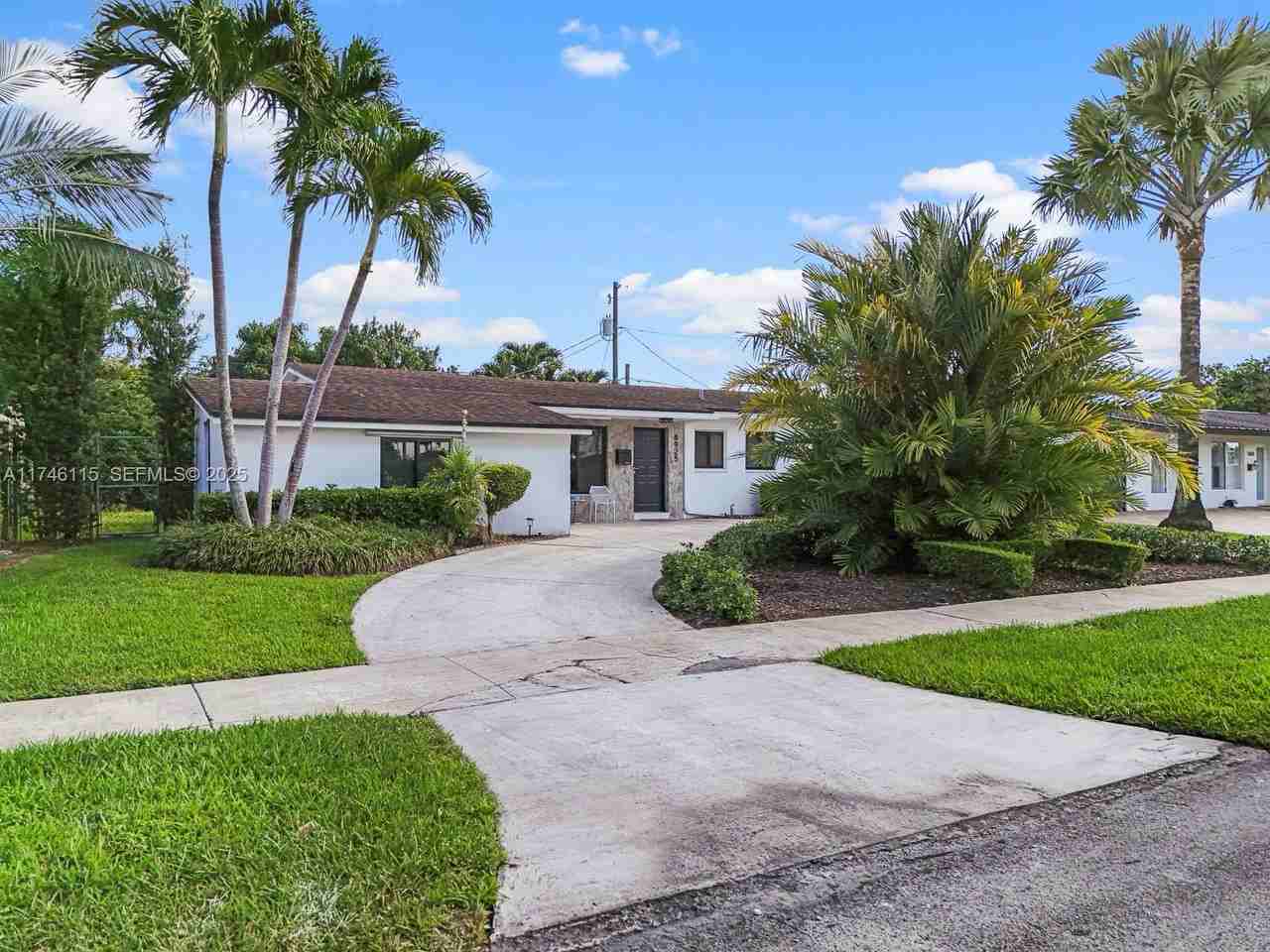 4925 Sw 102nd Pl - Photo 2 of 8