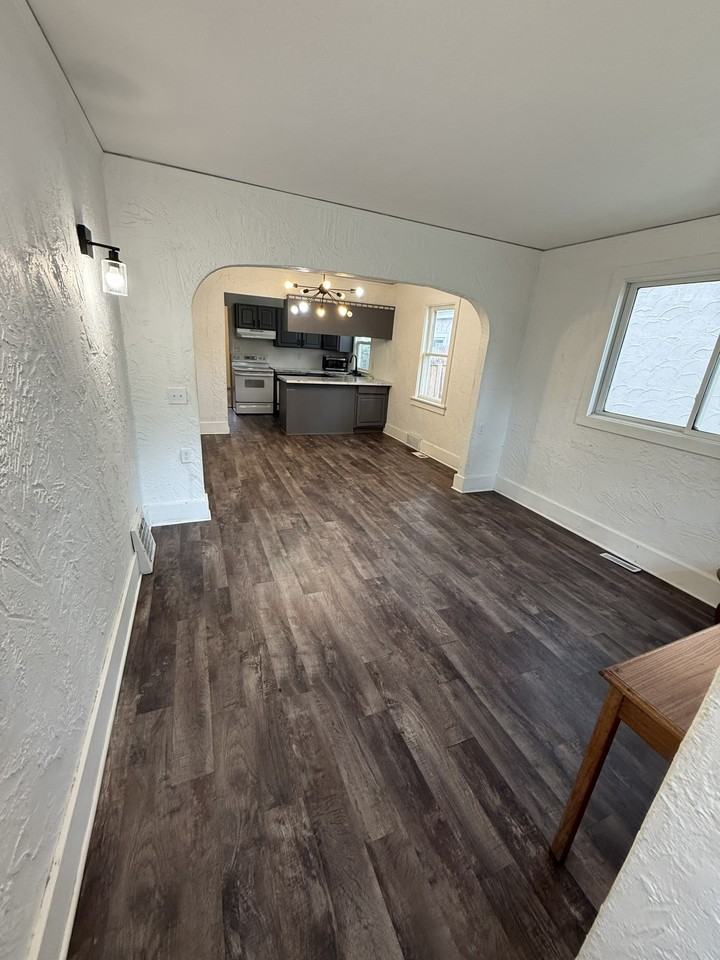 514 N French Ave #1 - Photo 2 of 8