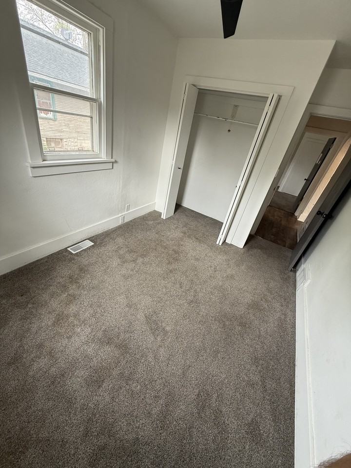 514 N French Ave #1 - Photo 6 of 8