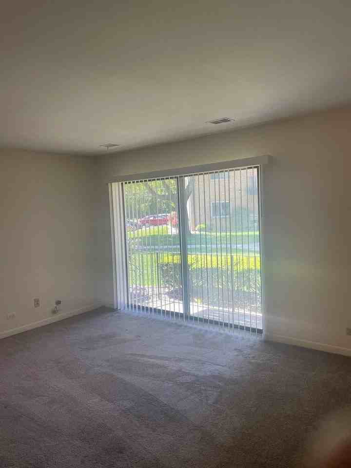 4925 W 109th St #102 - Photo 2 of 8
