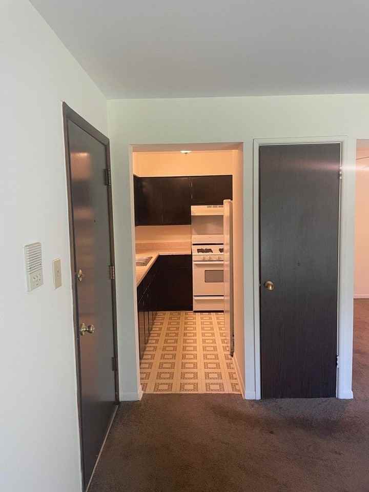 4925 W 109th St #102 - Photo 3 of 8