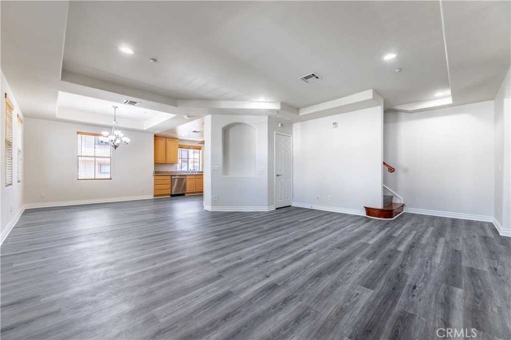 1008 Arcadia Ave - Photo 3 of 26