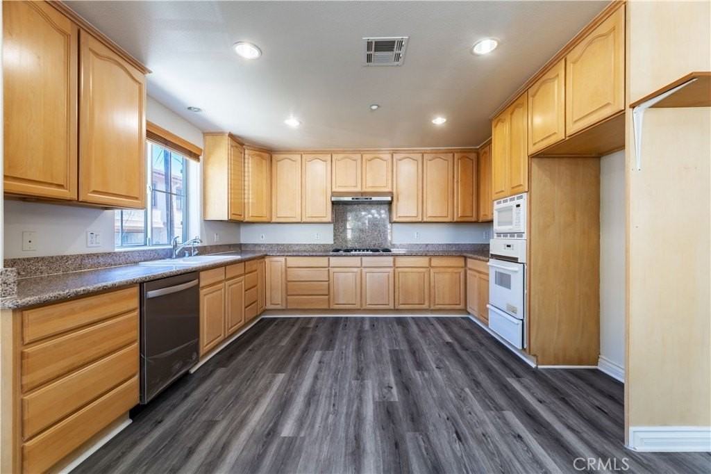 1008 Arcadia Ave - Photo 5 of 26