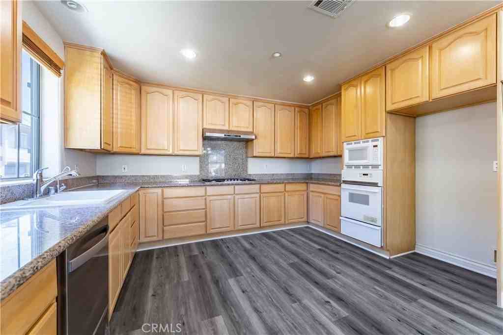 1008 Arcadia Ave - Photo 6 of 26