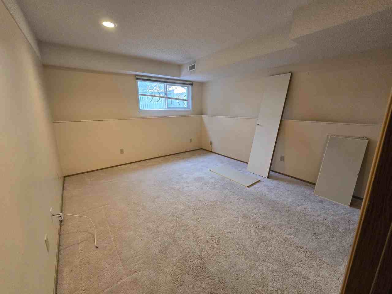 2624 48 St Nw #BS - Photo 3 of 10