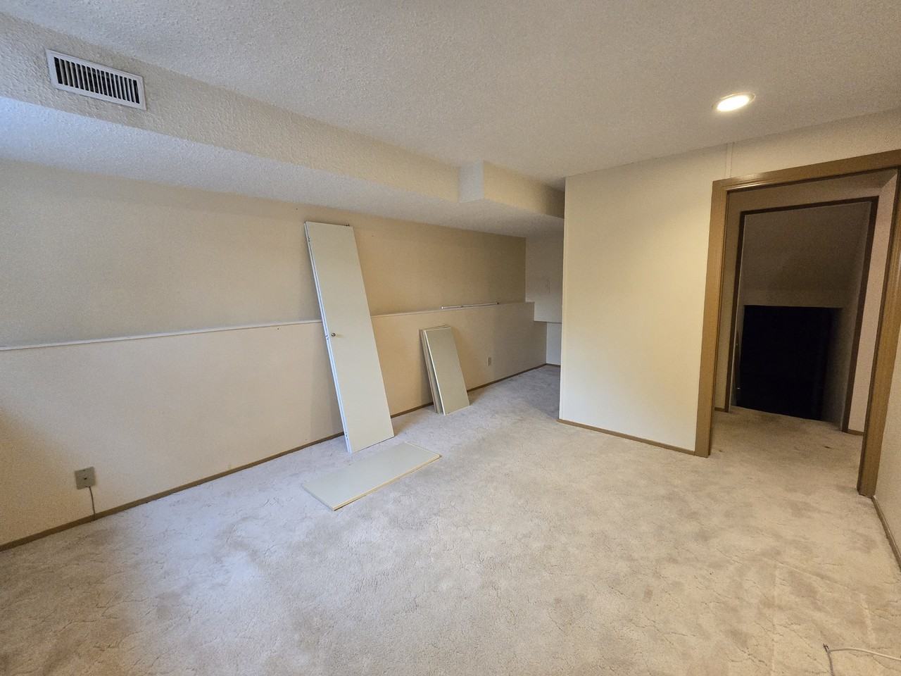 2624 48 St Nw #BS - Photo 4 of 10
