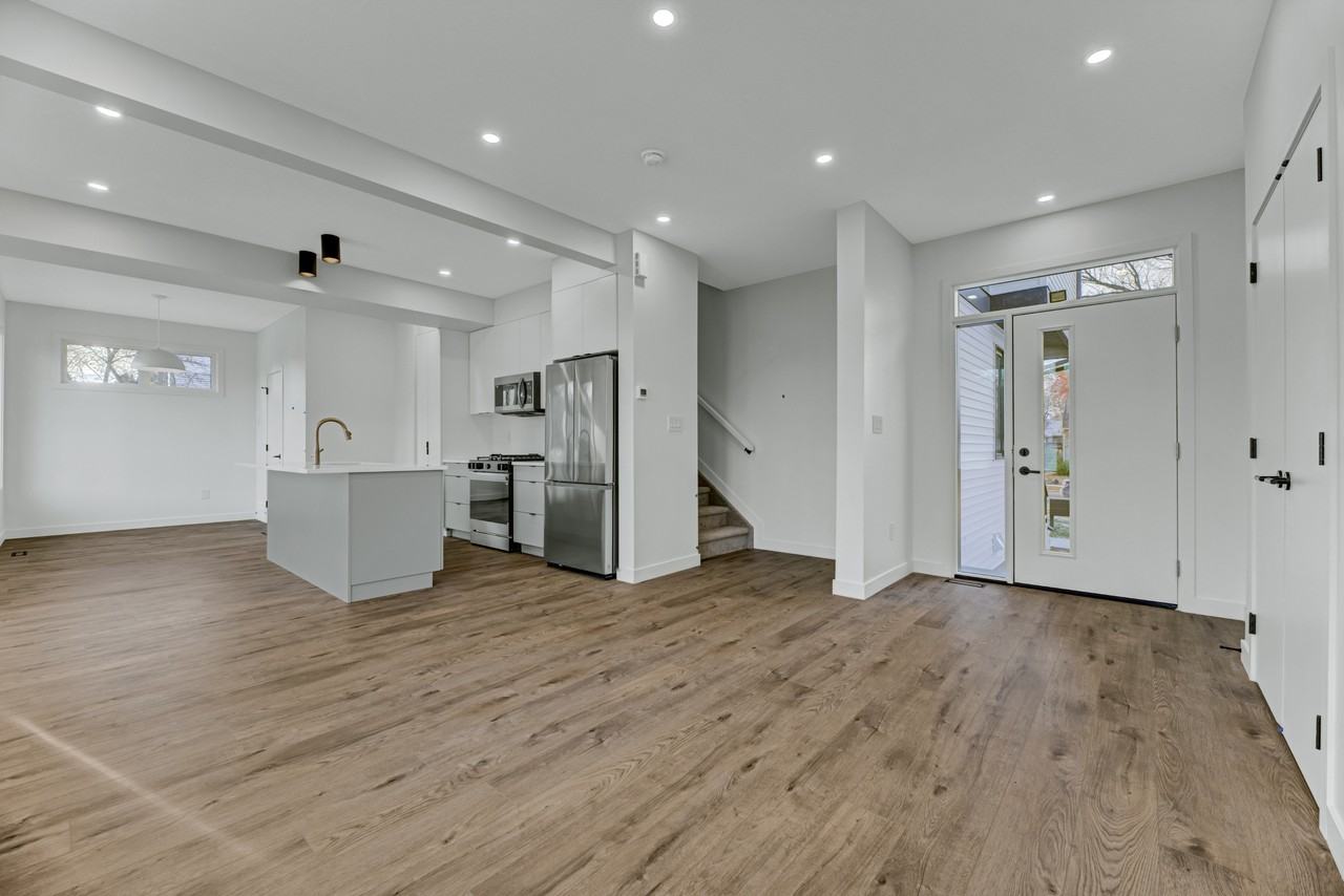 11711 129 St Nw #3 - Photo 2 of 19
