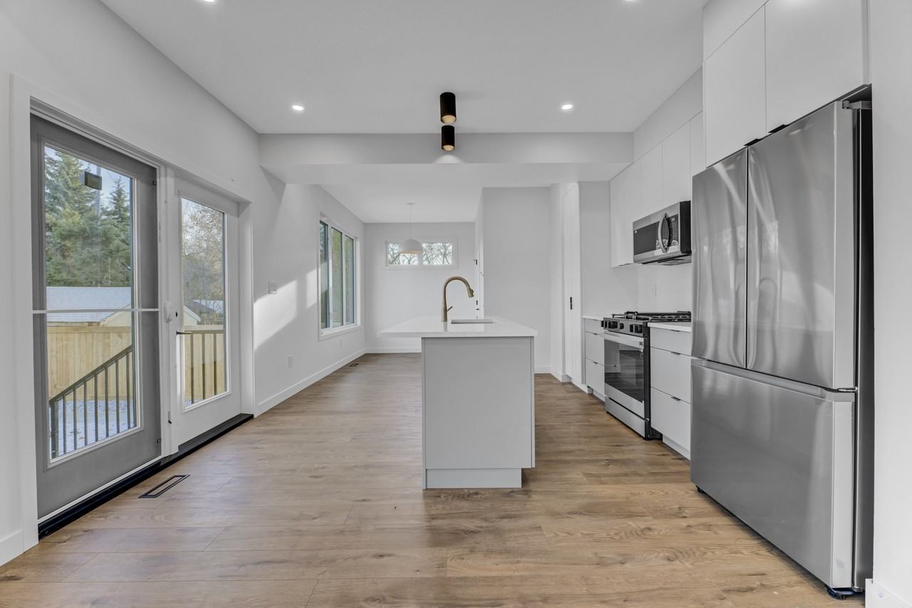 11711 129 St Nw #3 - Photo 3 of 19