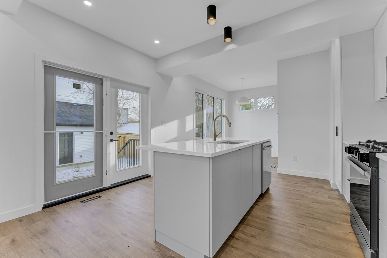 11711 129 St Nw #3 - Photo 4 of 19