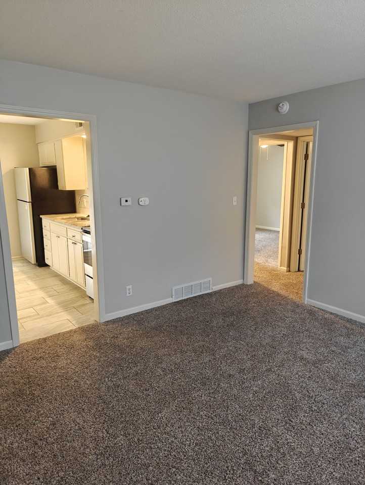 211 W 2nd St #1 - Photo 4 of 16