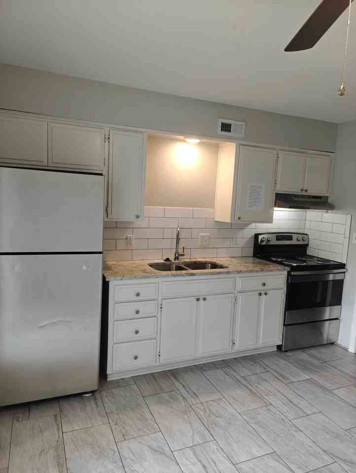 211 W 2nd St #1 - Photo 6 of 16
