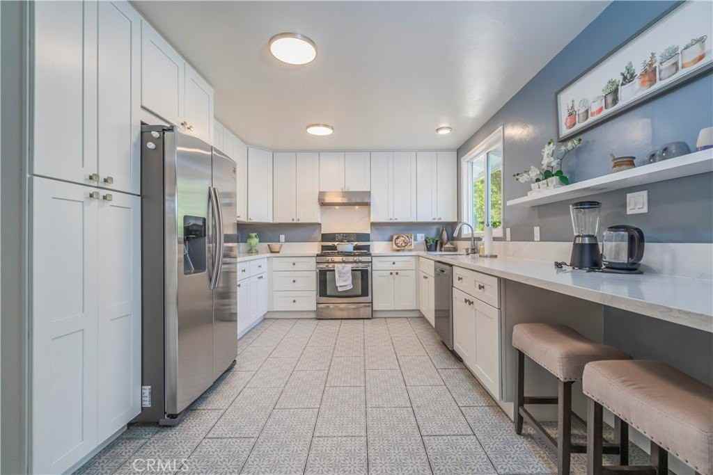 114 E Dexter St