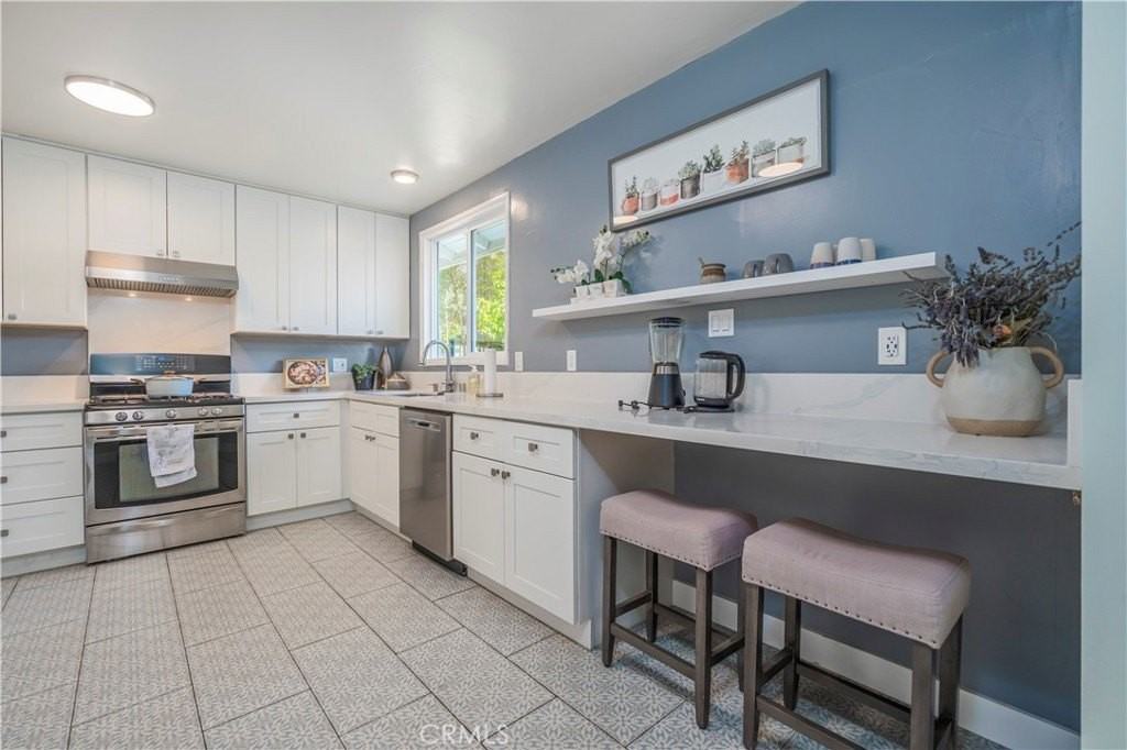 114 E Dexter St - Photo 2 of 33
