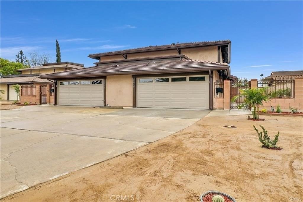 2644 Sycamore Dr - Photo 2 of 35