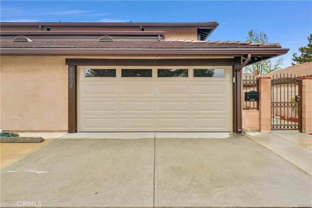 2644 Sycamore Dr - Photo 3 of 35