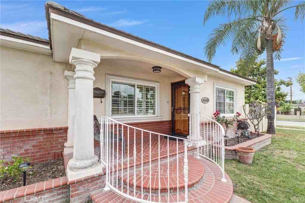 14403 Benfield Ave - Photo 3 of 30