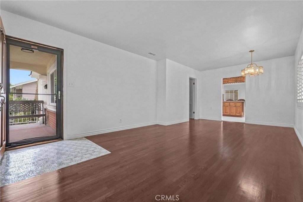14403 Benfield Ave - Photo 4 of 30