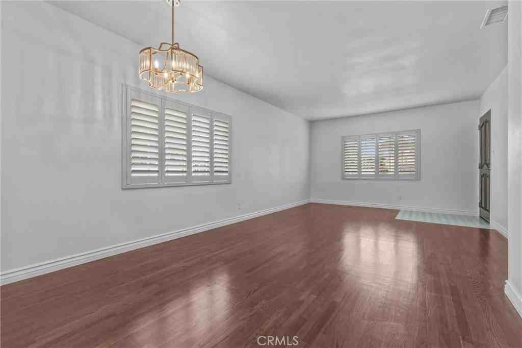14403 Benfield Ave - Photo 5 of 30