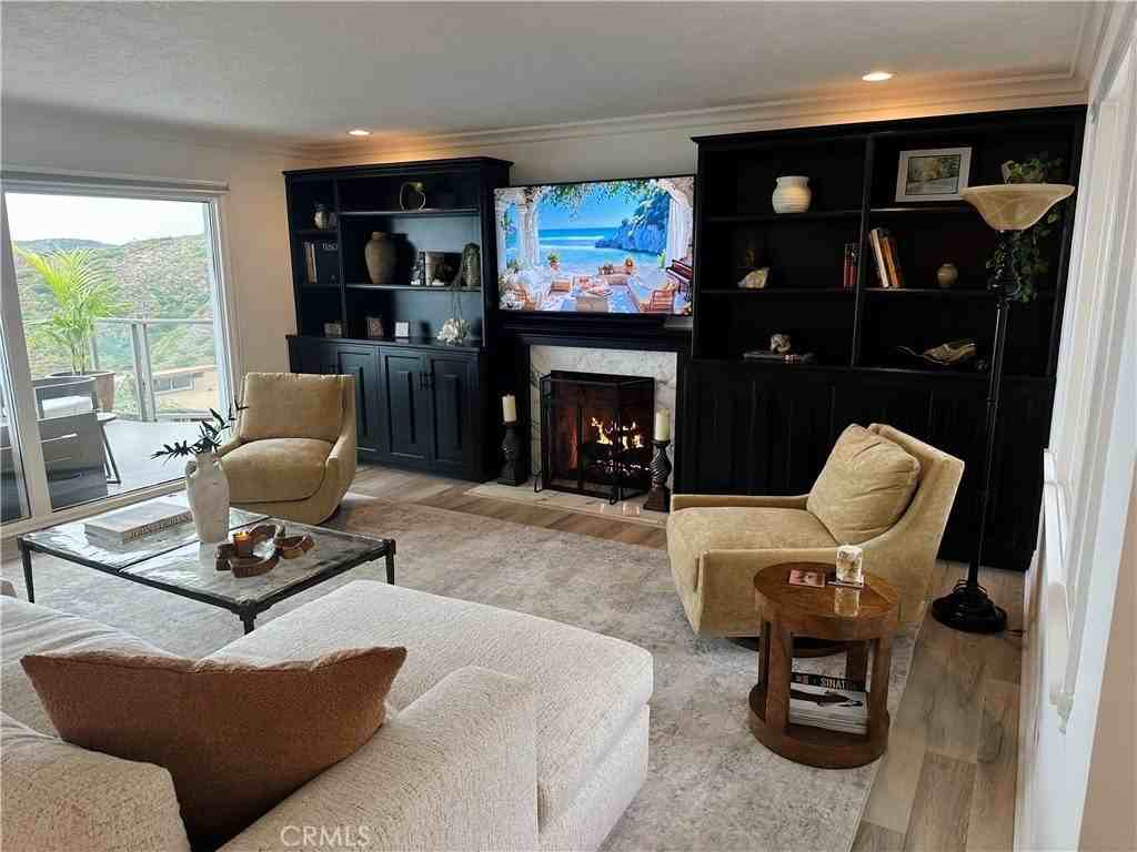 1651 Thurston Dr - Photo 3 of 6