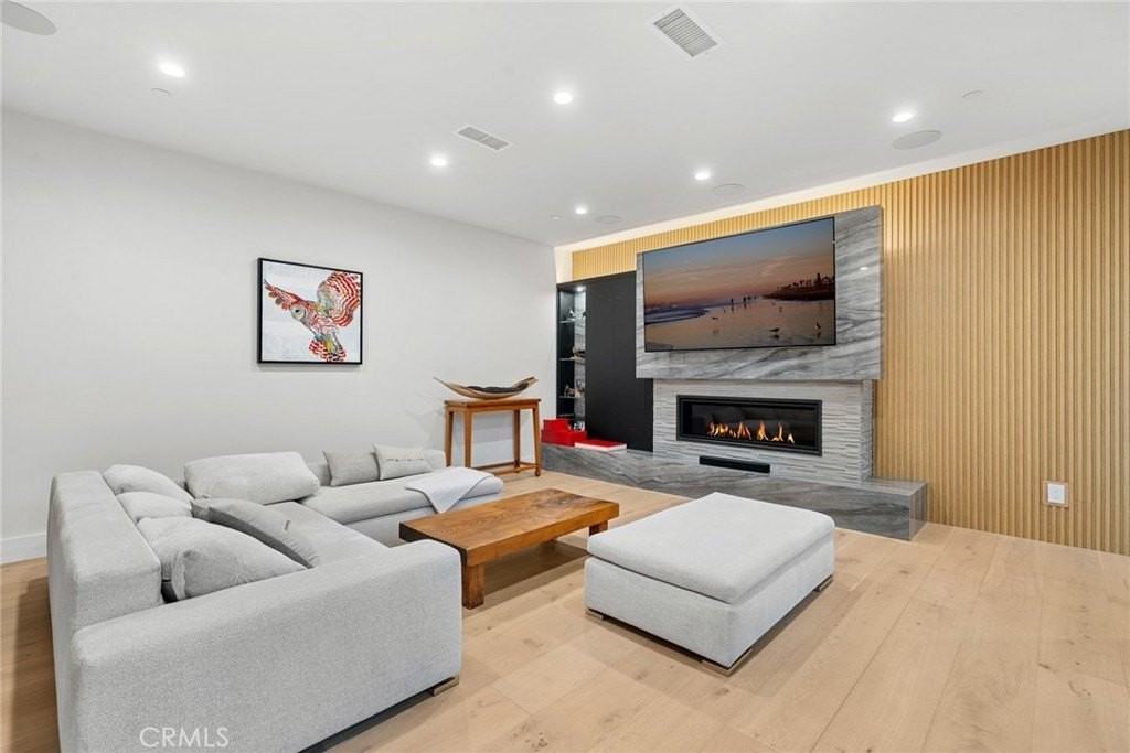 1511 Cliff Dr - Photo 7 of 21