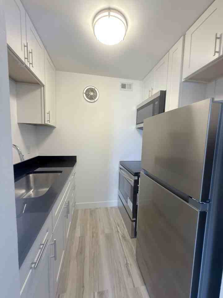 1625 E Street - 16 #16 - Photo 3 of 5
