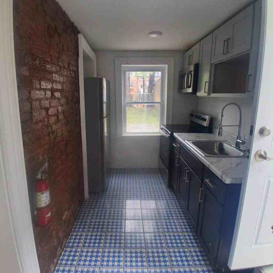 136 Johnston St - Photo 2 of 6