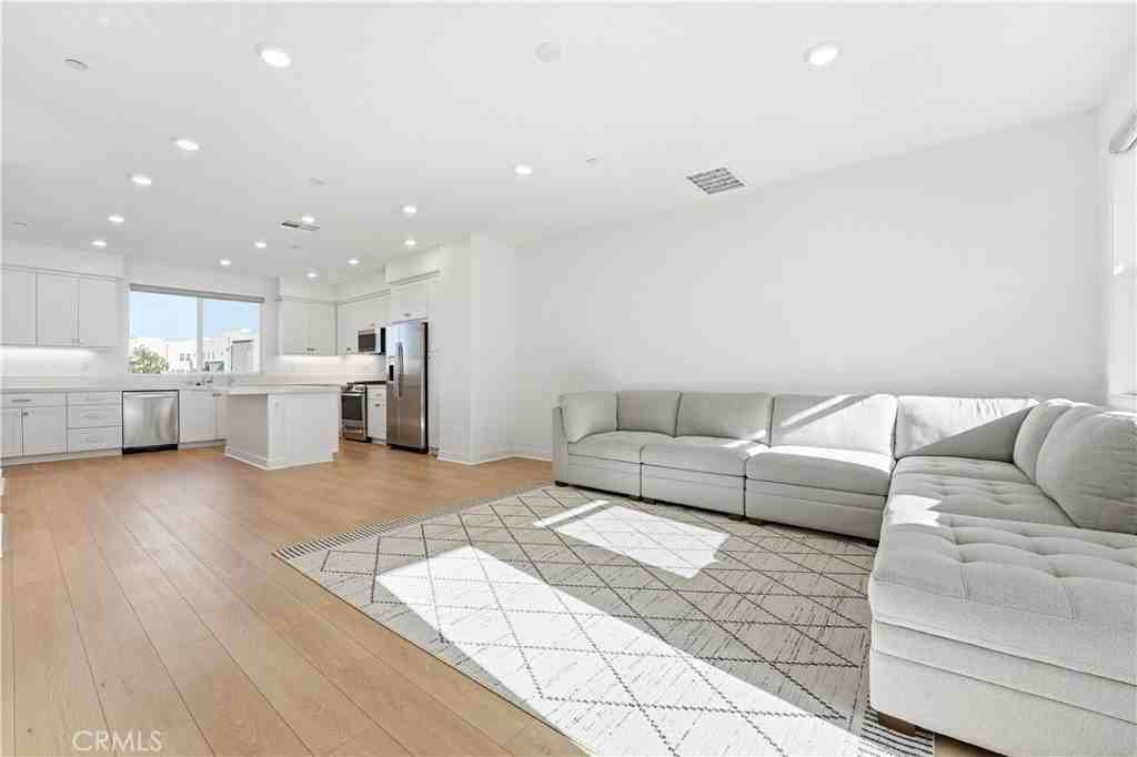 1637 W Lincoln Ave Unit 103 - Photo 7 of 14