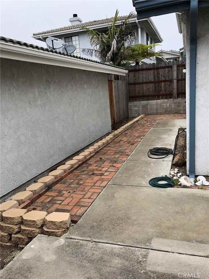 1813 Newport Ave - Photo 2 of 5