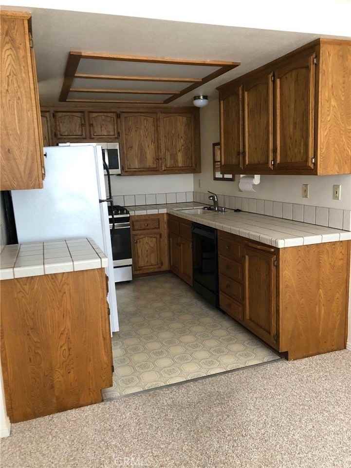 1813 Newport Ave - Photo 4 of 5