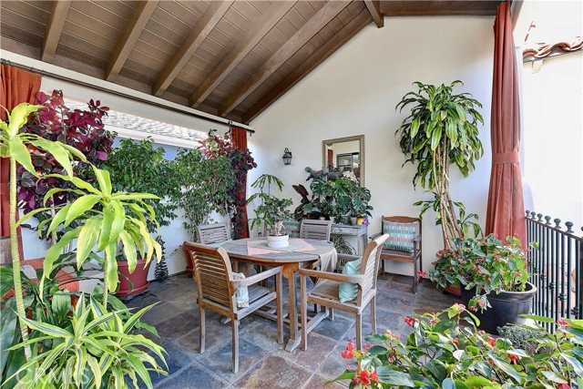 412 1/2 Fernleaf Ave #1-2 - Photo 3 of 8