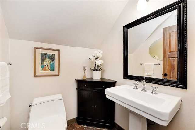 412 1/2 Fernleaf Ave #1-2 - Photo 7 of 8