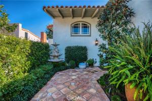 featured image of 2183 Vista Entrada
