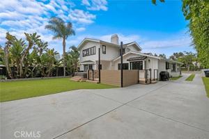 featured image of 252 E 19th St