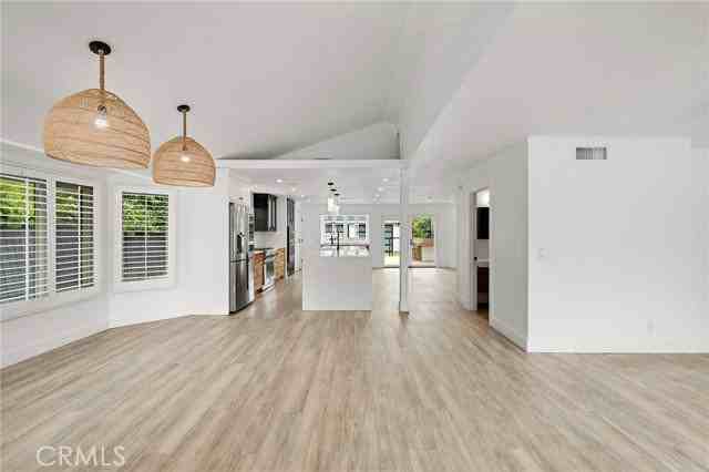 252 E 19th St - Photo 5 of 8