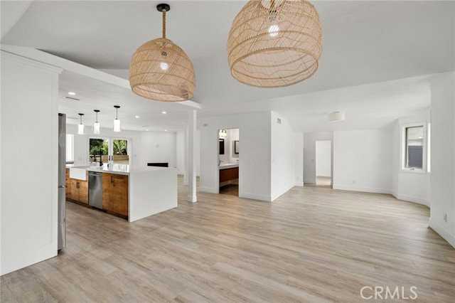 252 E 19th St - Photo 7 of 8