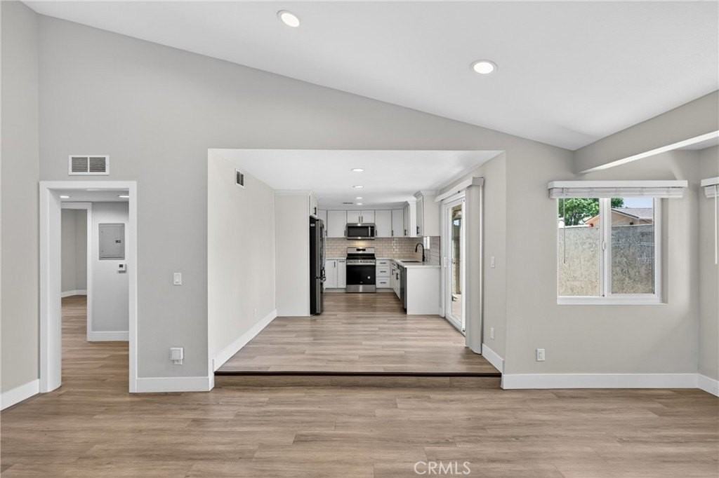 8416 Burnet Ave #7 - Photo 6 of 25