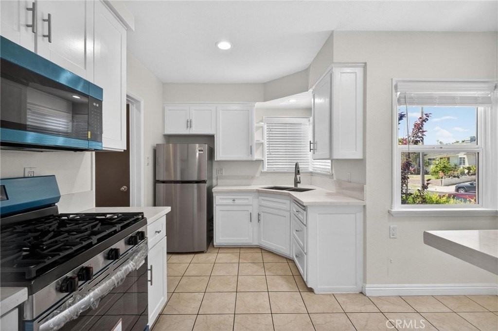 610 E Fairview Blvd - Photo 4 of 16