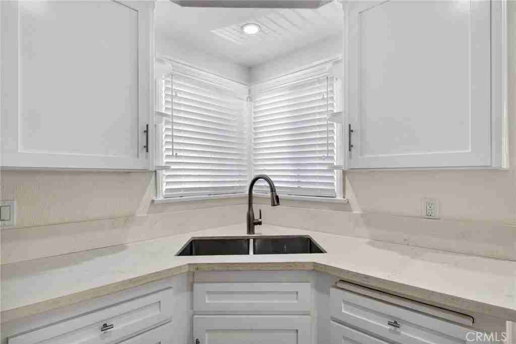 610 E Fairview Blvd - Photo 5 of 16